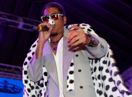 Shock G performing in the stage.